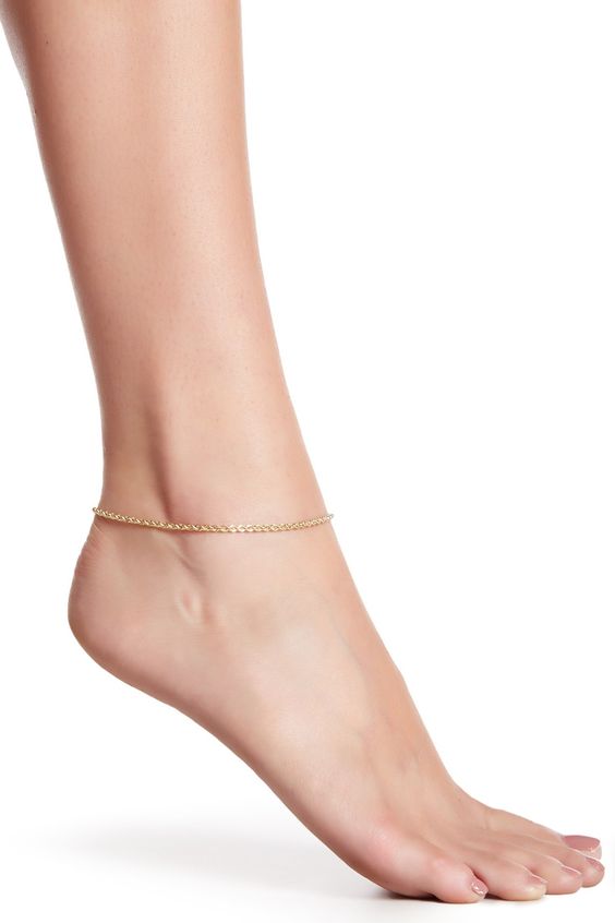 стопа девушки